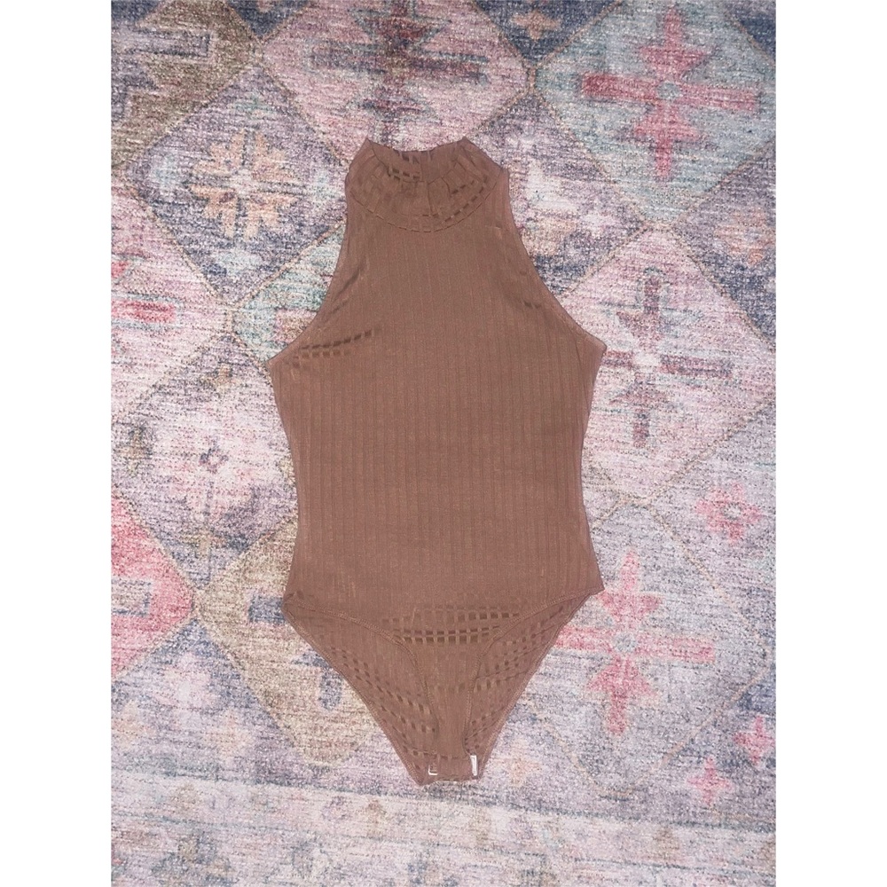 Ribbed High-Neck Brown Bodysuit